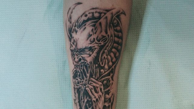 Nowe tatuaże i kolczyki