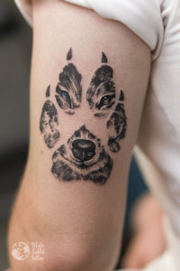 Tatuaż wilcza łapa