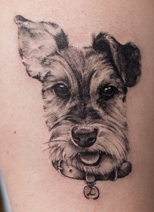 Tatuaż realistyczny pies