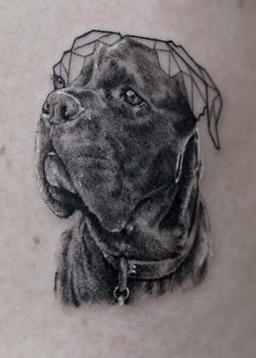 Realistyczny tatuaż z psem