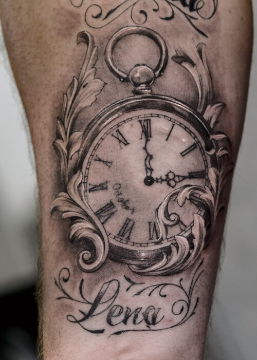 Tatuaż z zegarem